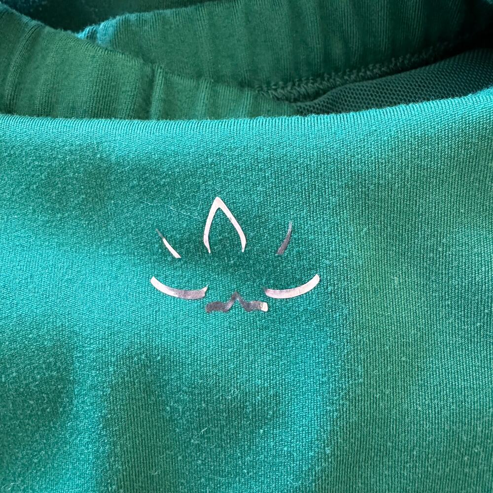 Beyond Yoga POWERBEYOND Green Strive Crop Tank Small - Picture 8 of 8